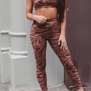 Balance Athletica Vitality Women’s M Storm Rider Leggings Brown Swirl Cloud NWT